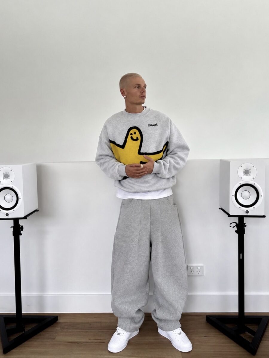 Screenshot Mark Gonzales Big Logo Crewneck (L)