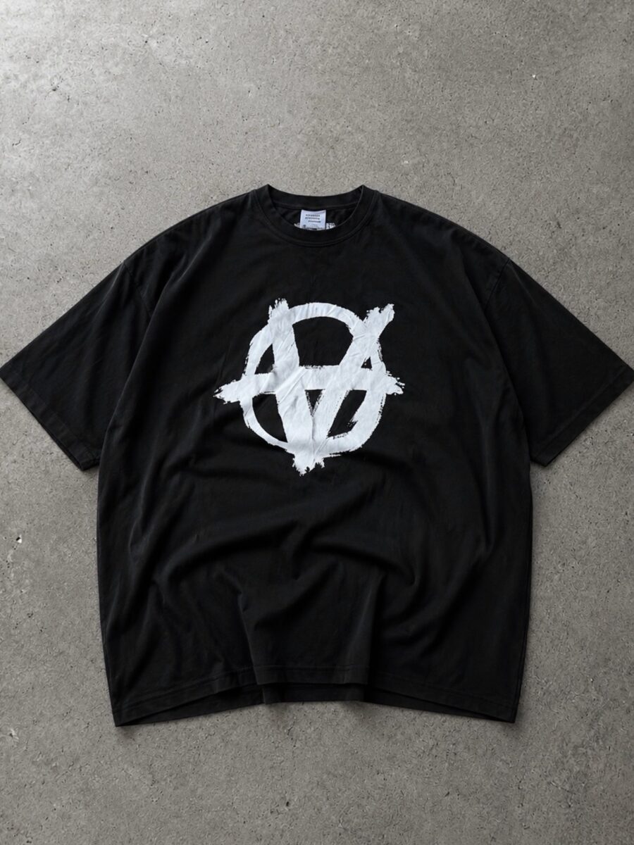 VETEMENTS ANARCHY LOGO TEE (XL)