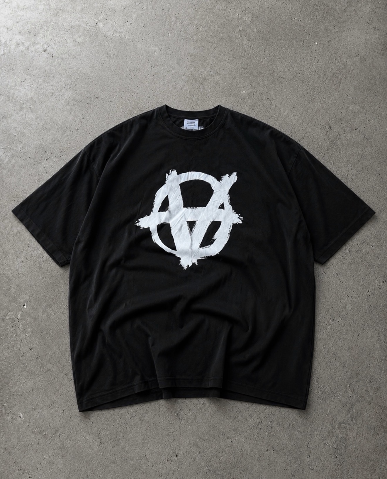 VETEMENTS ANARCHY LOGO TEE (XL)