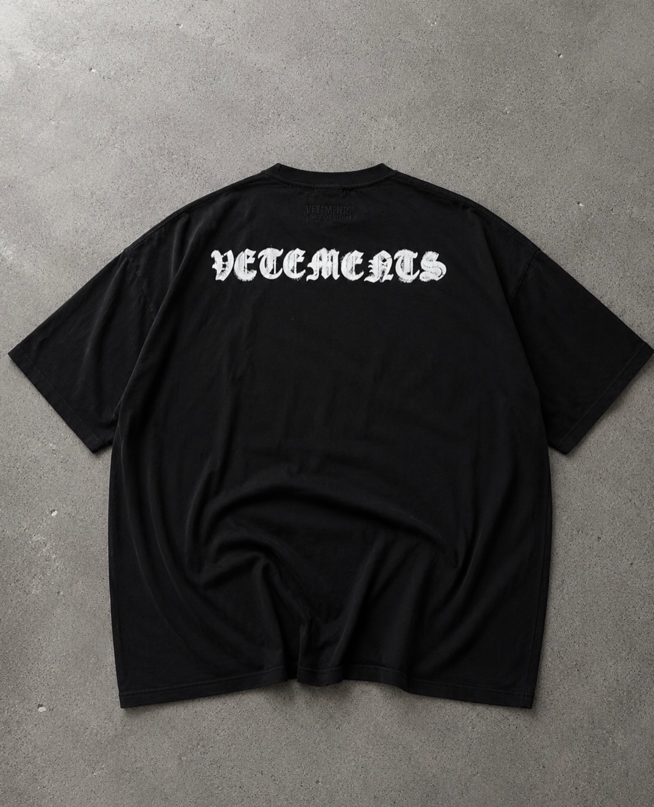 VETEMENTS ANARCHY LOGO TEE (XL)